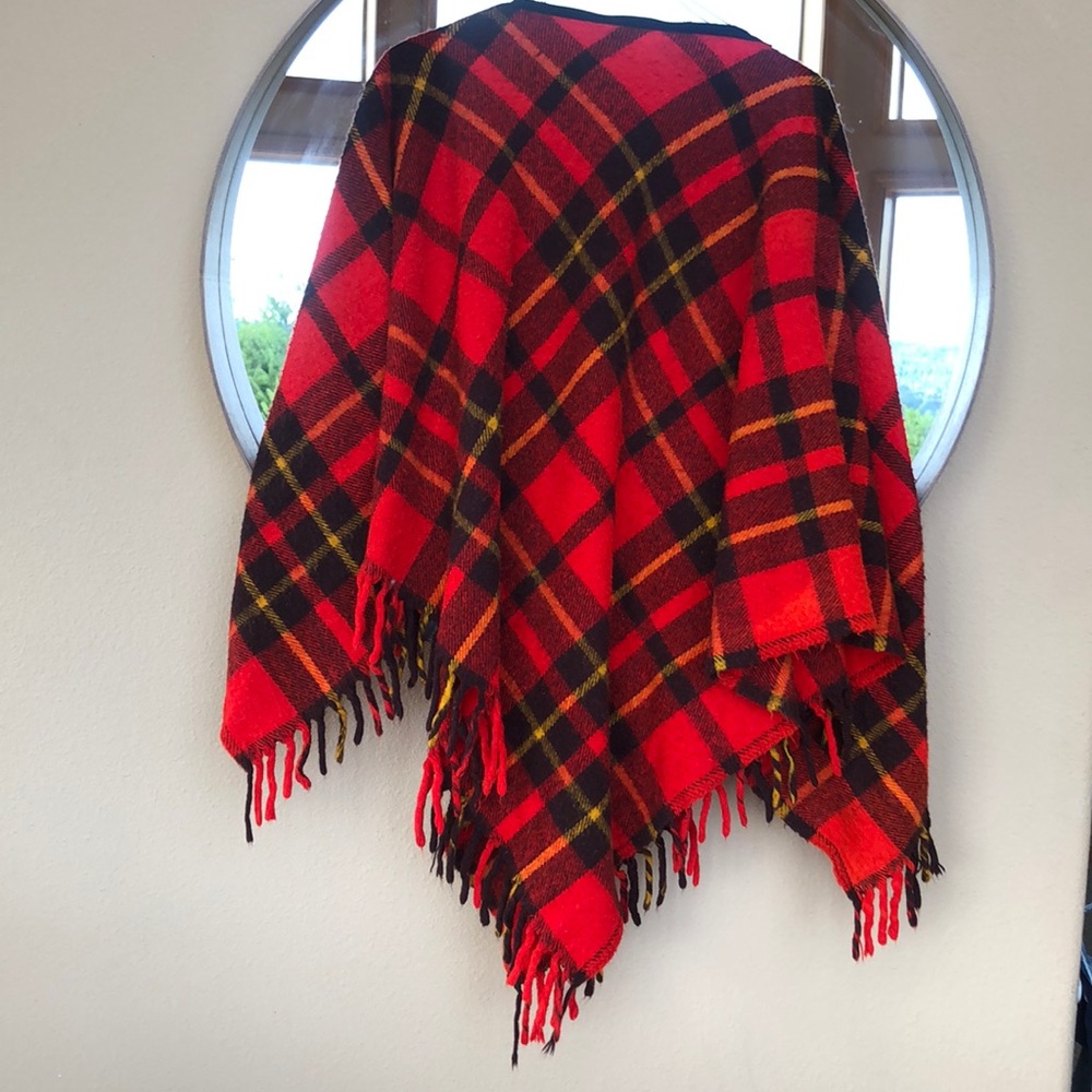 Vintage Farbio fluff-loomed red plaid poncho - Picture 2 of 3